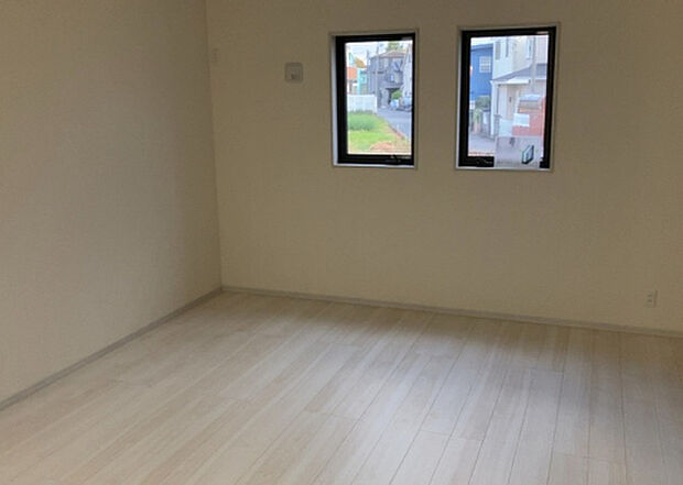 リビングの間取りの種類は大きくわけてリビングとダイニングが別になっているタイプ、リビングダイニング一体型です。どちらも一長一短ですので、家を選ぶ時はその両面をチェックして決めるようにしましょう。