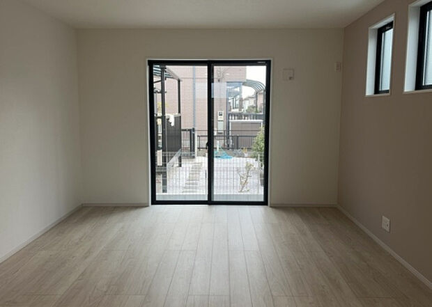 リビングの間取りの種類は大きくわけてリビングとダイニングが別になっているタイプ、リビングダイニング一体型です。どちらも一長一短ですので、家を選ぶ時はその両面をチェックして決めるようにしましょう。