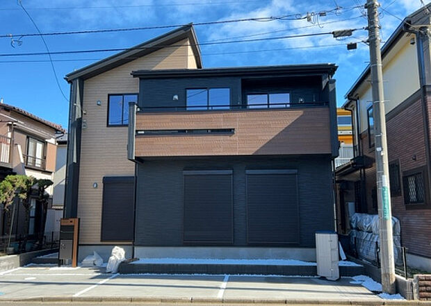 ついに完成致しました！現地をご見学に行く際は、道路の幅や周辺の交通量、施設などをご確認頂くことをおすすめします！物件の流れが早いため、内見をしたい方はお早めに当社営業までお問い合わせ頂きご予約下さい！