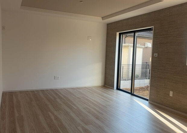 リビングの間取りの種類は大きくわけてリビングとダイニングが別になっているタイプ、リビングダイニング一体型です。どちらも一長一短ですので、家を選ぶ時はその両面をチェックして決めるようにしましょう。