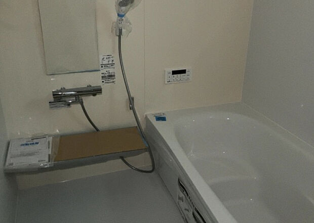 入浴時の快適さも大事なことですが、綺麗な状態を維持できなければ気持ちよく入浴できません。毎日の掃除が楽という点は大事なポイントになります！カビが生えにくく掃除がしやすい、壁や浴槽を選ぶといいでしょう。