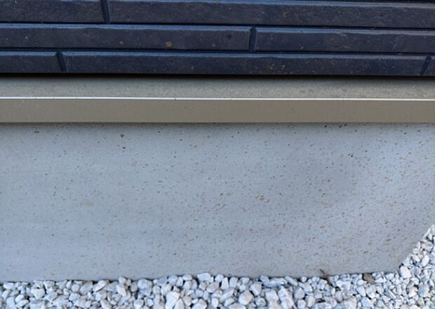 木造住宅とは土台、壁、柱など建築物の強度を支える構造体の材に木が使用されている構造を指します。構造体は建物の自重を支えるだけではなく風圧や水圧、積裁荷重などあらゆる衝撃に耐えるための基礎です。