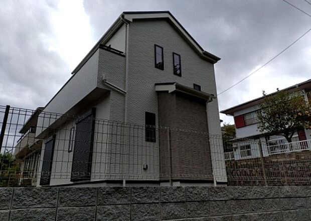 ついに完成致しました!現地をご見学に行く際は、道路の幅や周辺の交通量、施設などをご確認頂くことをおすすめします!物件の流れが早いため、内見をしたい方はお早めに当社営業までお問い合わせ頂きご予約下さい!