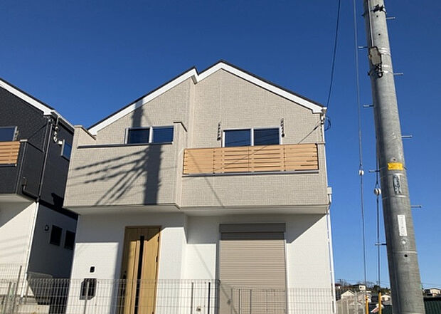 ついに完成致しました!現地をご見学に行く際は、道路の幅や周辺の交通量、施設などをご確認頂くことをおすすめします!物件の流れが早いため、内見をしたい方はお早めに当社営業までお問い合わせ頂きご予約下さい!