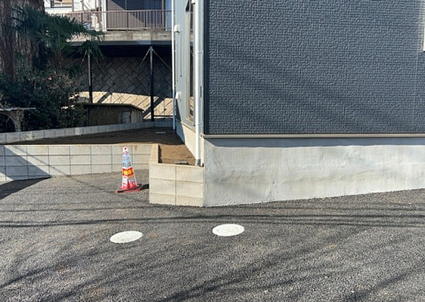 木造住宅とは土台、壁、柱など建築物の強度を支える構造体の材に木が使用されている構造を指します。構造体は建物の自重を支えるだけではなく風圧や水圧、積裁荷重などあらゆる衝撃に耐えるための基礎です。