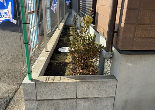 木造住宅とは土台、壁、柱など建築物の強度を支える構造体の材に木が使用されている構造を指します。構造体は建物の自重を支えるだけではなく風圧や水圧、積裁荷重などあらゆる衝撃に耐えるための基礎です。