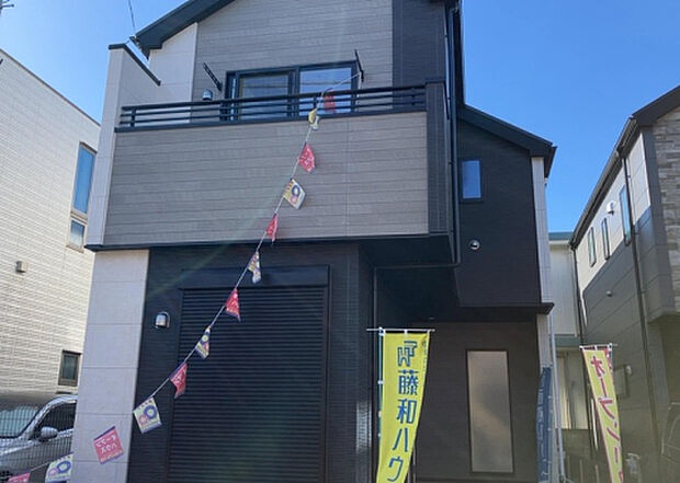 住宅用の土地では前面道路に2m以上接していなければならないと法律で定められています。しかし、お持ちの車のサイズやライフスタイルなどにより、2mでは利便が悪い場合もございますので、事前に確認しましょう。