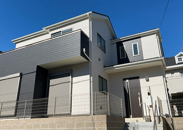 ついに完成致しました！現地をご見学に行く際は、道路の幅や周辺の交通量、施設などをご確認頂くことをおすすめします！物件の流れが早いため、内見をしたい方はお早めに当社営業までお問い合わせ頂きご予約下さい！