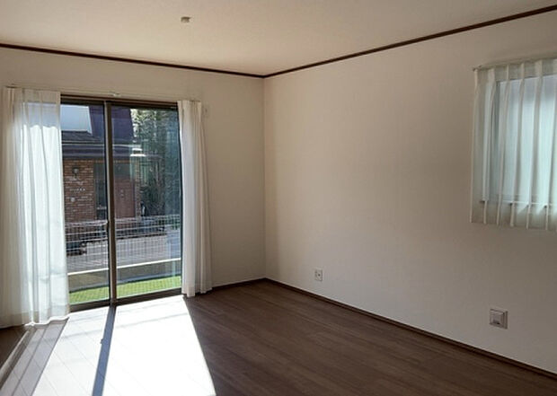 リビングの間取りの種類は大きくわけてリビングとダイニングが別になっているタイプ、リビングダイニング一体型です。どちらも一長一短ですので、家を選ぶ時はその両面をチェックして決めるようにしましょう。