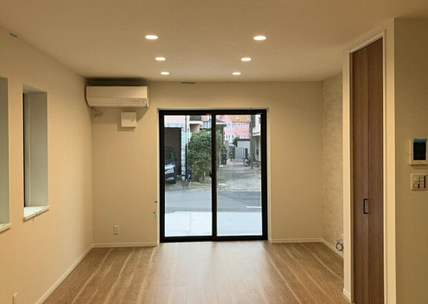 リビングの間取りの種類は大きくわけてリビングとダイニングが別になっているタイプ、リビングダイニング一体型です。どちらも一長一短ですので、家を選ぶ時はその両面をチェックして決めるようにしましょう。