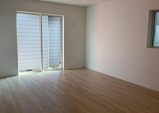 リビングの間取りの種類は大きくわけてリビングとダイニングが別になっているタイプ、リビングダイニング一体型です。どちらも一長一短ですので、家を選ぶ時はその両面をチェックして決めるようにしましょう。