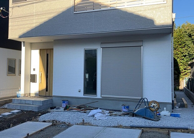 木造住宅とは土台、壁、柱など建築物の強度を支える構造体の材に木が使用されている構造を指します。構造体は建物の自重を支えるだけではなく風圧や水圧、積裁荷重などあらゆる衝撃に耐えるための基礎です。