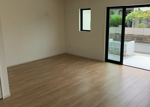 リビングの間取りの種類は大きくわけてリビングとダイニングが別になっているタイプ、リビングダイニング一体型です。どちらも一長一短ですので、家を選ぶ時はその両面をチェックして決めるようにしましょう。