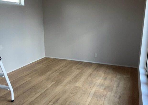 リビングの間取りの種類は大きくわけてリビングとダイニングが別になっているタイプ、リビングダイニング一体型です。どちらも一長一短ですので、家を選ぶ時はその両面をチェックして決めるようにしましょう。