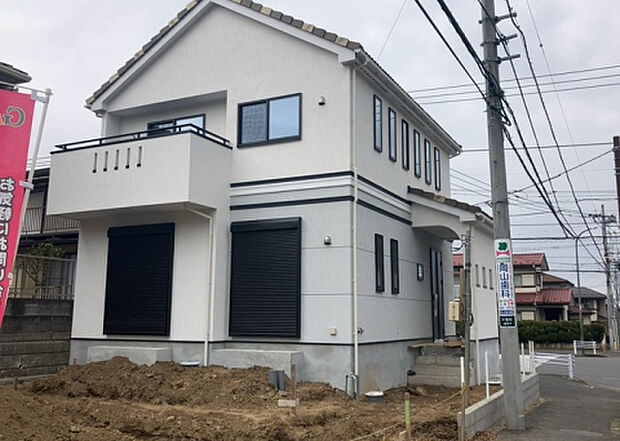 ついに完成致しました！現地をご見学に行く際は、道路の幅や周辺の交通量、施設などをご確認頂くことをおすすめします！物件の流れが早いため、内見をしたい方はお早めに当社営業までお問い合わせ頂きご予約下さい！