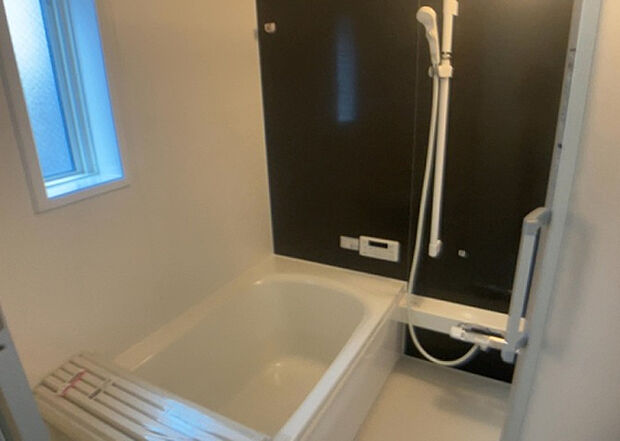 入浴時の快適さも大事なことですが、綺麗な状態を維持できなければ気持ちよく入浴できません。毎日の掃除が楽という点は大事なポイントになります!カビが生えにくく掃除がしやすい、壁や浴槽を選ぶといいでしょう。