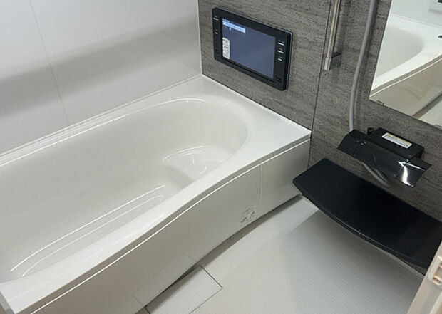 入浴時の快適さも大事なことですが、綺麗な状態を維持できなければ気持ちよく入浴できません。毎日の掃除が楽という点は大事なポイントになります!カビが生えにくく掃除がしやすい、壁や浴槽を選ぶといいでしょう。