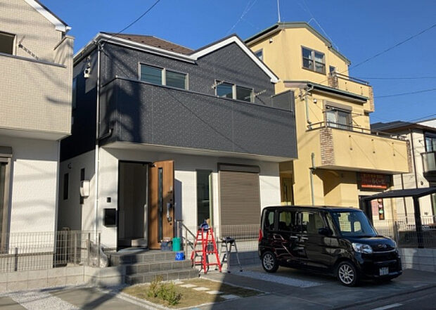 ついに完成致しました！現地をご見学に行く際は、道路の幅や周辺の交通量、施設などをご確認頂くことをおすすめします！物件の流れが早いため、内見をしたい方はお早めに当社営業までお問い合わせ頂きご予約下さい！