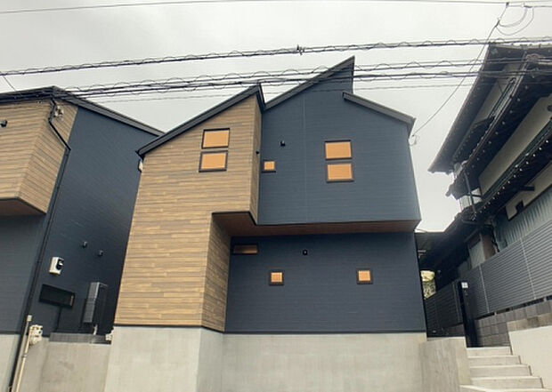 ついに完成致しました!現地をご見学に行く際は、道路の幅や周辺の交通量、施設などをご確認頂くことをおすすめします!物件の流れが早いため、内見をしたい方はお早めに当社営業までお問い合わせ頂きご予約下さい!