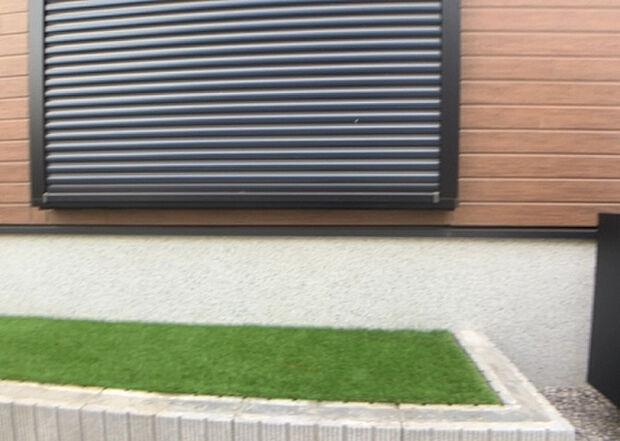 木造住宅とは土台、壁、柱など建築物の強度を支える構造体の材に木が使用されている構造を指します。構造体は建物の自重を支えるだけではなく風圧や水圧、積裁荷重などあらゆる衝撃に耐えるための基礎です。