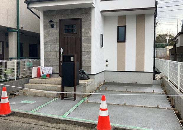 木造住宅とは土台、壁、柱など建築物の強度を支える構造体の材に木が使用されている構造を指します。構造体は建物の自重を支えるだけではなく風圧や水圧、積裁荷重などあらゆる衝撃に耐えるための基礎です。