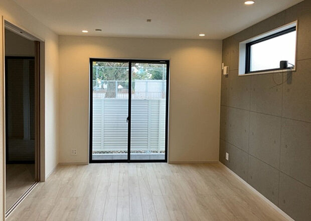 リビングの間取りの種類は大きくわけてリビングとダイニングが別になっているタイプ、リビングダイニング一体型です。どちらも一長一短ですので、家を選ぶ時はその両面をチェックして決めるようにしましょう。