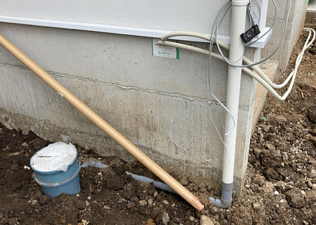 木造住宅とは土台、壁、柱など建築物の強度を支える構造体の材に木が使用されている構造を指します。構造体は建物の自重を支えるだけではなく風圧や水圧、積裁荷重などあらゆる衝撃に耐えるための基礎です。