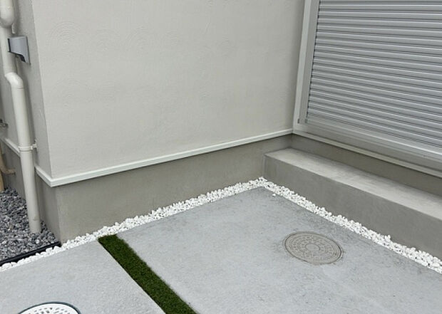 木造住宅とは土台、壁、柱など建築物の強度を支える構造体の材に木が使用されている構造を指します。構造体は建物の自重を支えるだけではなく風圧や水圧、積裁荷重などあらゆる衝撃に耐えるための基礎です。