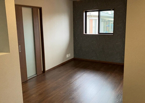 リビングの間取りの種類は大きくわけてリビングとダイニングが別になっているタイプ、リビングダイニング一体型です。どちらも一長一短ですので、家を選ぶ時はその両面をチェックして決めるようにしましょう。