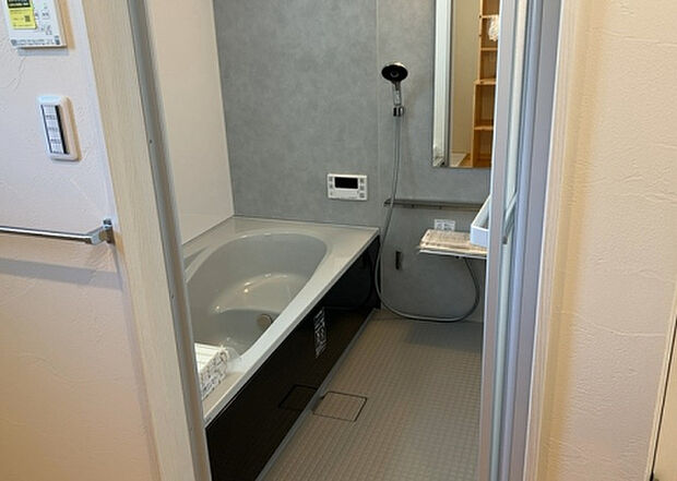 入浴時の快適さも大事なことですが、綺麗な状態を維持できなければ気持ちよく入浴できません。毎日の掃除が楽という点は大事なポイントになります!カビが生えにくく掃除がしやすい、壁や浴槽を選ぶといいでしょう。