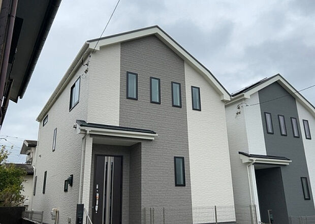 ついに完成致しました！現地をご見学に行く際は、道路の幅や周辺の交通量、施設などをご確認頂くことをおすすめします！物件の流れが早いため、内見をしたい方はお早めに当社営業までお問い合わせ頂きご予約下さい！