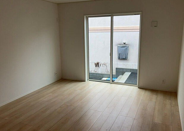 リビングの間取りの種類は大きくわけてリビングとダイニングが別になっているタイプ、リビングダイニング一体型です。どちらも一長一短ですので、家を選ぶ時はその両面をチェックして決めるようにしましょう。