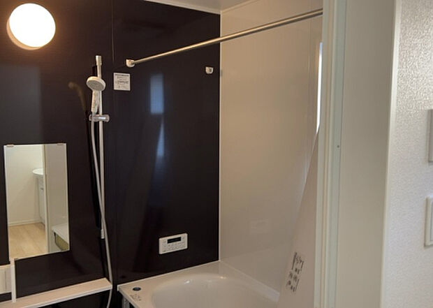 入浴時の快適さも大事なことですが、綺麗な状態を維持できなければ気持ちよく入浴できません。毎日の掃除が楽という点は大事なポイントになります！カビが生えにくく掃除がしやすい、壁や浴槽を選ぶといいでしょう。