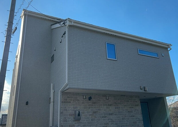 ついに完成致しました!現地をご見学に行く際は、道路の幅や周辺の交通量、施設などをご確認頂くことをおすすめします!物件の流れが早いため、内見をしたい方はお早めに当社営業までお問い合わせ頂きご予約下さい!