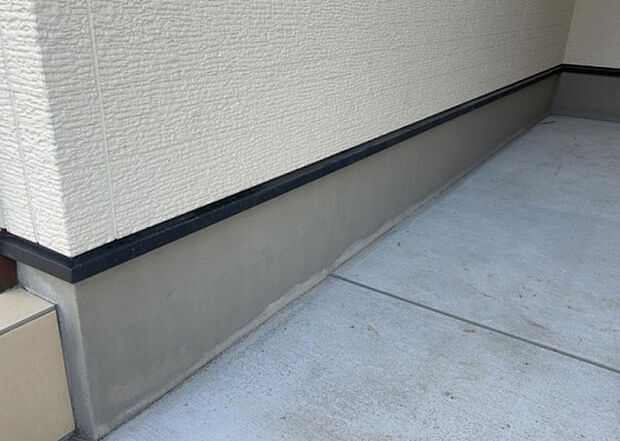 木造住宅とは土台、壁、柱など建築物の強度を支える構造体の材に木が使用されている構造を指します。構造体は建物の自重を支えるだけではなく風圧や水圧、積裁荷重などあらゆる衝撃に耐えるための基礎です。