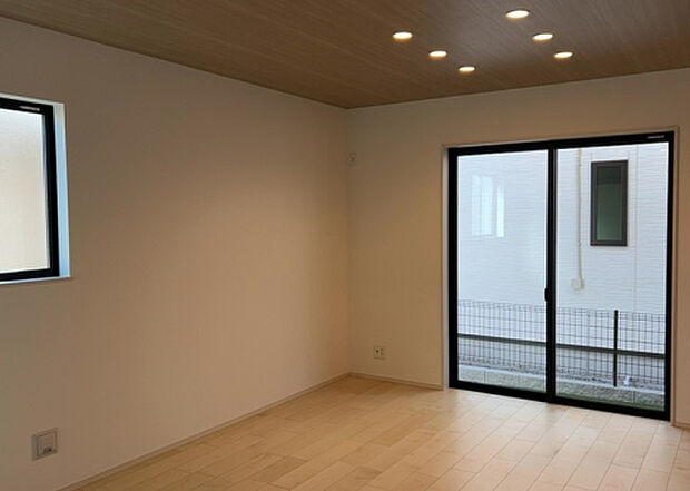 リビングの間取りの種類は大きくわけてリビングとダイニングが別になっているタイプ、リビングダイニング一体型です。どちらも一長一短ですので、家を選ぶ時はその両面をチェックして決めるようにしましょう。