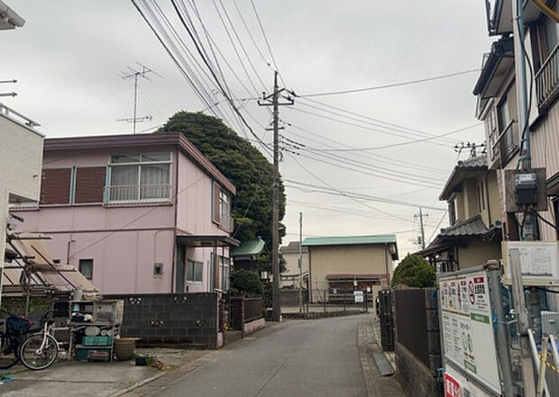 桜や紅葉の名所に出かける人は多いと思いますが、家にいながら季節の移ろいを感じる生活を送りませんか?リビングや窓から見える景色が生活を彩るワンポイントに!現地から見える景色を堪能してみては如何でしょう。