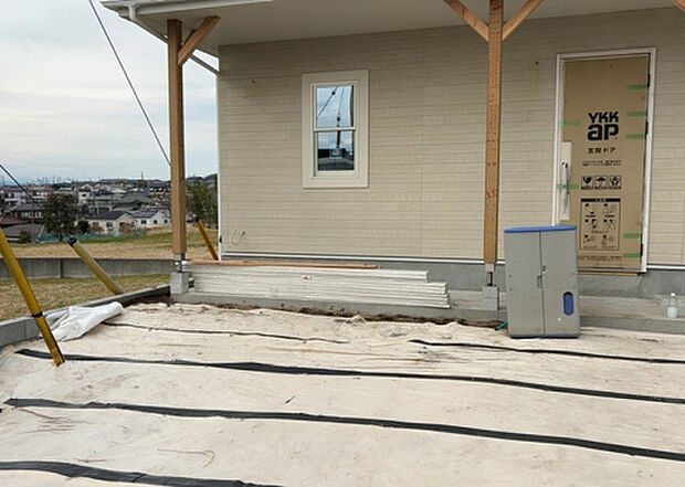 木造住宅とは土台、壁、柱など建築物の強度を支える構造体の材に木が使用されている構造を指します。構造体は建物の自重を支えるだけではなく風圧や水圧、積裁荷重などあらゆる衝撃に耐えるための基礎です。