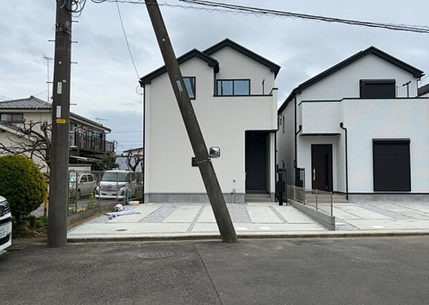 住宅用の土地では前面道路に2m以上接していなければならないと法律で定められています。しかし、お持ちの車のサイズやライフスタイルなどにより、2mでは利便が悪い場合もございますので、事前に確認しましょう。