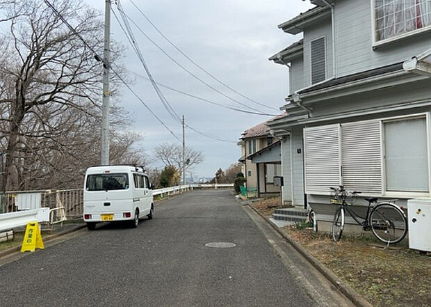 桜や紅葉の名所に出かける人は多いと思いますが、家にいながら季節の移ろいを感じる生活を送りませんか?リビングや窓から見える景色が生活を彩るワンポイントに!現地から見える景色を堪能してみては如何でしょう。