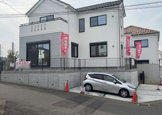 ついに完成致しました！現地をご見学に行く際は、道路の幅や周辺の交通量、施設などをご確認頂くことをおすすめします！物件の流れが早いため、内見をしたい方はお早めに当社営業までお問い合わせ頂きご予約下さい！