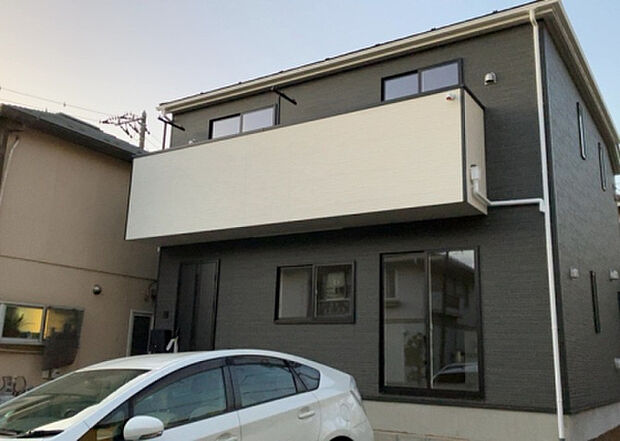 ついに完成致しました！現地をご見学に行く際は、道路の幅や周辺の交通量、施設などをご確認頂くことをおすすめします！物件の流れが早いため、内見をしたい方はお早めに当社営業までお問い合わせ頂きご予約下さい！