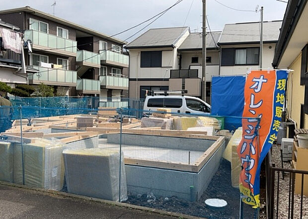 木造住宅とは土台、壁、柱など建築物の強度を支える構造体の材に木が使用されている構造を指します。構造体は建物の自重を支えるだけではなく風圧や水圧、積裁荷重などあらゆる衝撃に耐えるための基礎です。