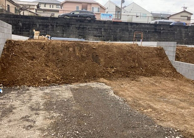 現地をご見学に行く際は、道路の幅や周辺の交通量、施設などをご確認頂くことをおすすめします!ある程度イメージをつけたいという場合は、同売主の施工事例や完成パースもお見せします。