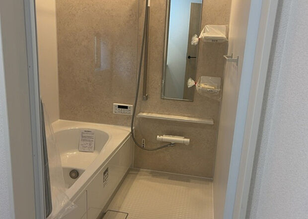 入浴時の快適さも大事なことですが、綺麗な状態を維持できなければ気持ちよく入浴できません。毎日の掃除が楽という点は大事なポイントになります!カビが生えにくく掃除がしやすい、壁や浴槽を選ぶといいでしょう。