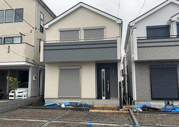 住宅用の土地では前面道路に2m以上接していなければならないと法律で定められています。しかし、お持ちの車のサイズやライフスタイルなどにより、2mでは利便が悪い場合もございますので、事前に確認しましょう。