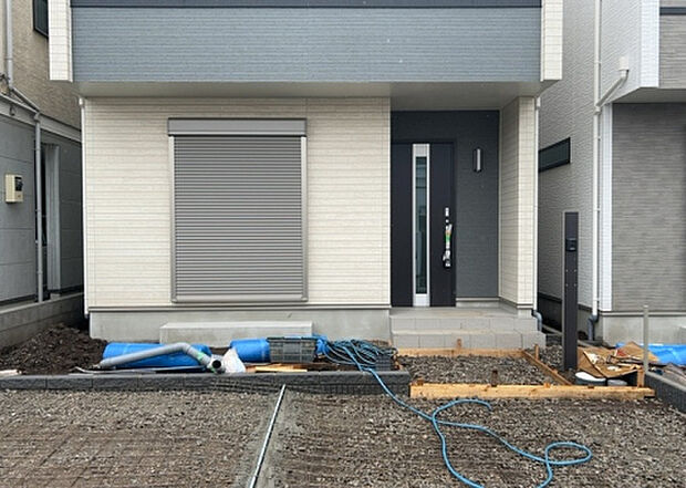 木造住宅とは土台、壁、柱など建築物の強度を支える構造体の材に木が使用されている構造を指します。構造体は建物の自重を支えるだけではなく風圧や水圧、積裁荷重などあらゆる衝撃に耐えるための基礎です。