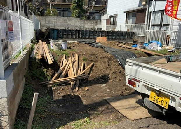 木造住宅とは土台、壁、柱など建築物の強度を支える構造体の材に木が使用されている構造を指します。構造体は建物の自重を支えるだけではなく風圧や水圧、積裁荷重などあらゆる衝撃に耐えるための基礎です。