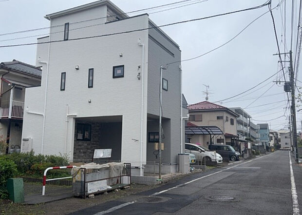 ついに完成致しました!現地をご見学に行く際は、道路の幅や周辺の交通量、施設などをご確認頂くことをおすすめします!物件の流れが早いため、内見をしたい方はお早めに当社営業までお問い合わせ頂きご予約下さい!