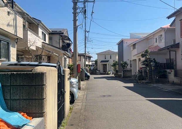 桜や紅葉の名所に出かける人は多いと思いますが、家にいながら季節の移ろいを感じる生活を送りませんか?リビングや窓から見える景色が生活を彩るワンポイントに!現地から見える景色を堪能してみては如何でしょう。